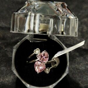 ~SIZE 8~ Elegant, sophisticated, sparkly Pink Stone(pink Kunzite?) Women's Ring~